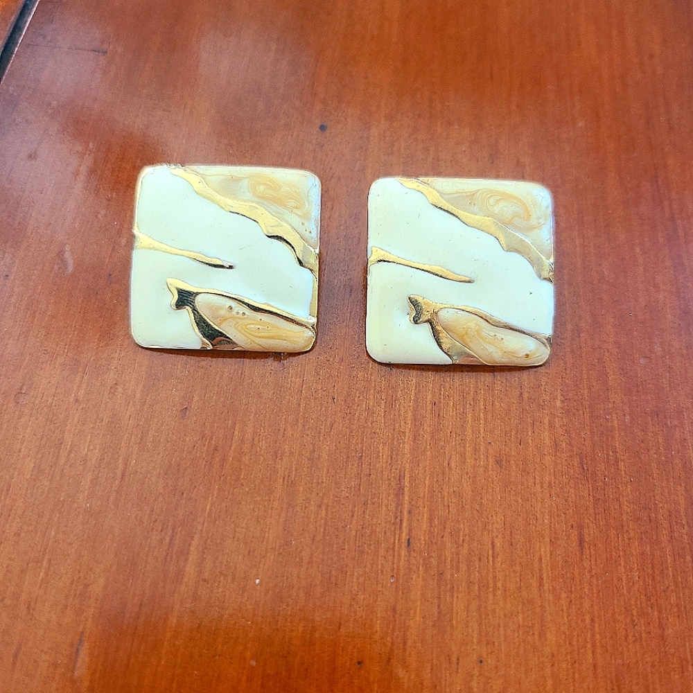 💜2 for 20$Vintage 80s White & Gold Colored Square Earrings